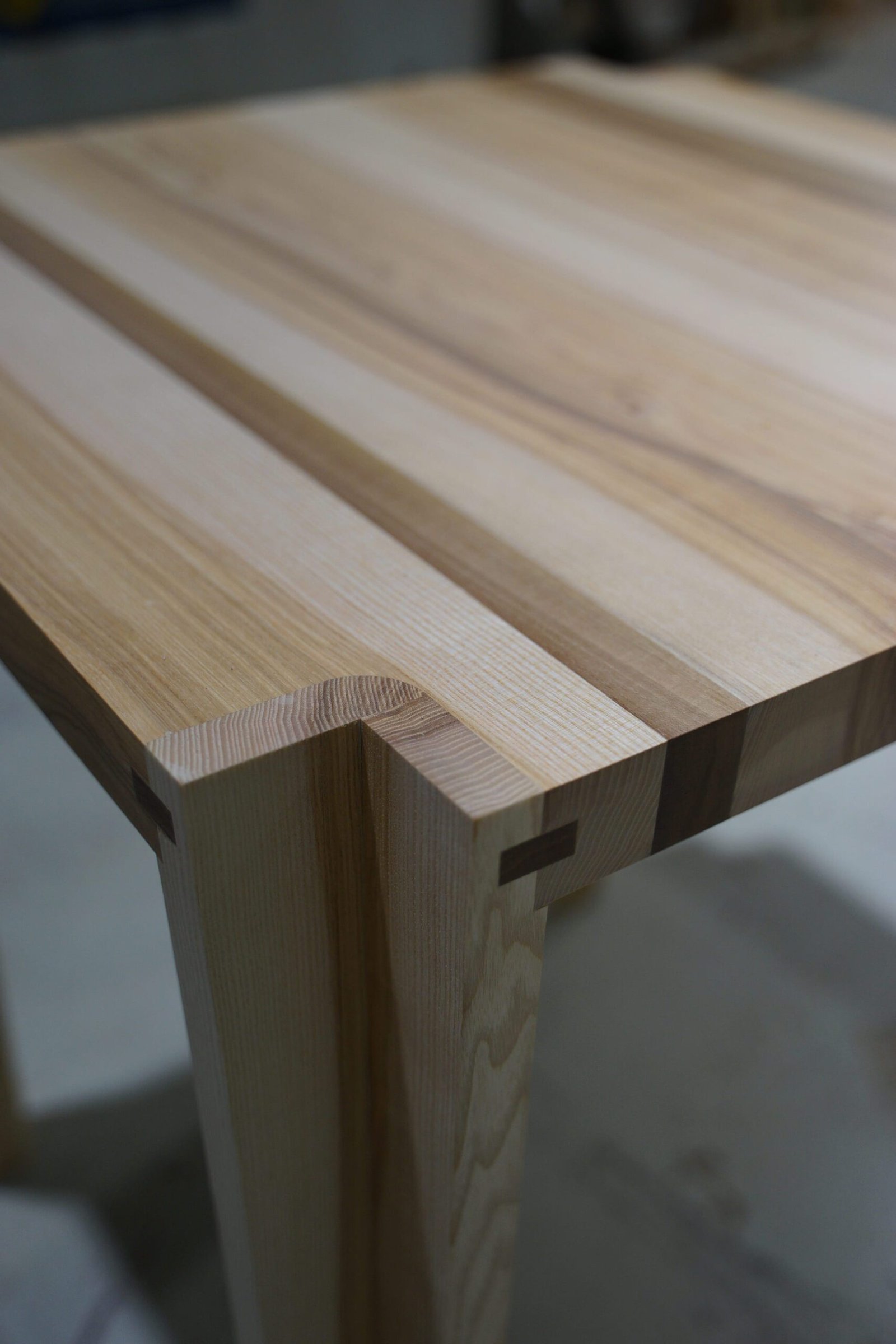 Table bistro pieds gainés