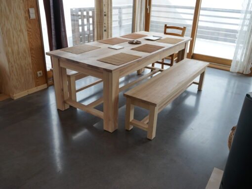 Table de salle à manger à rallonges en frêne, Mobilier sur-mesure