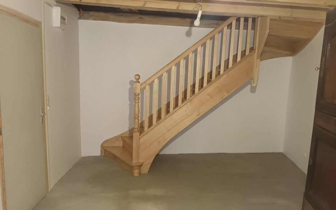 Escalier 1/4 tournant en châtaigner