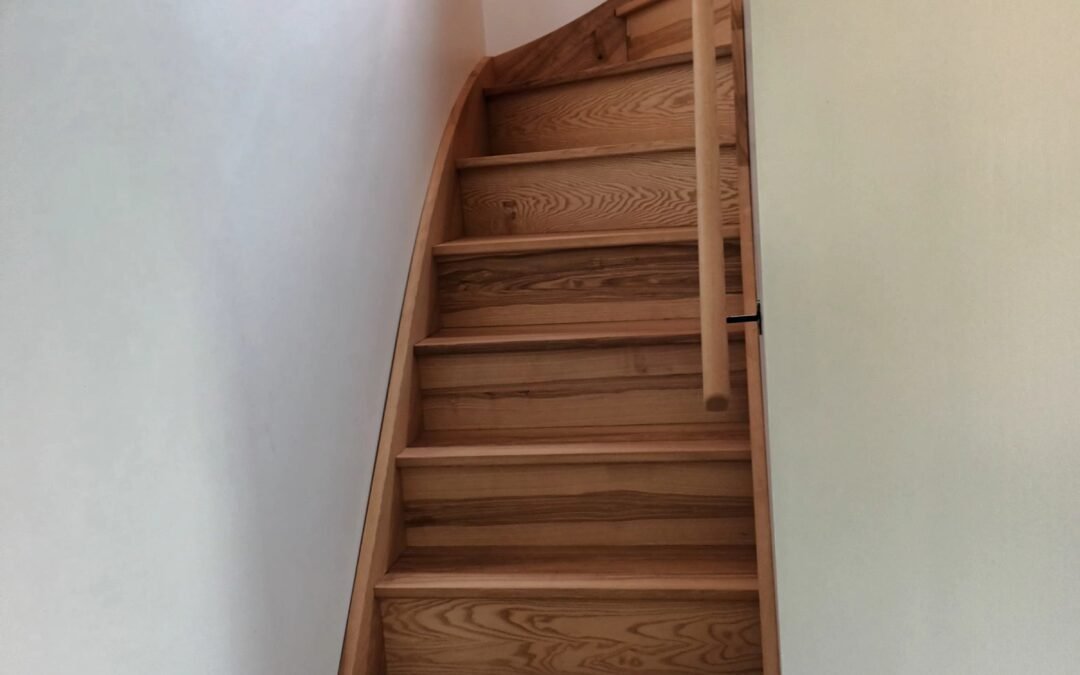 Escalier en sapin à Roquevaire