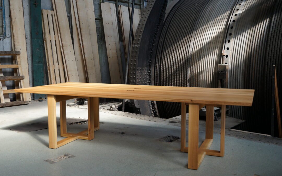 Tables de réunions boisages avec empiècement