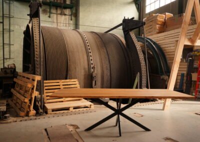 Table bois-acier pieds croisés