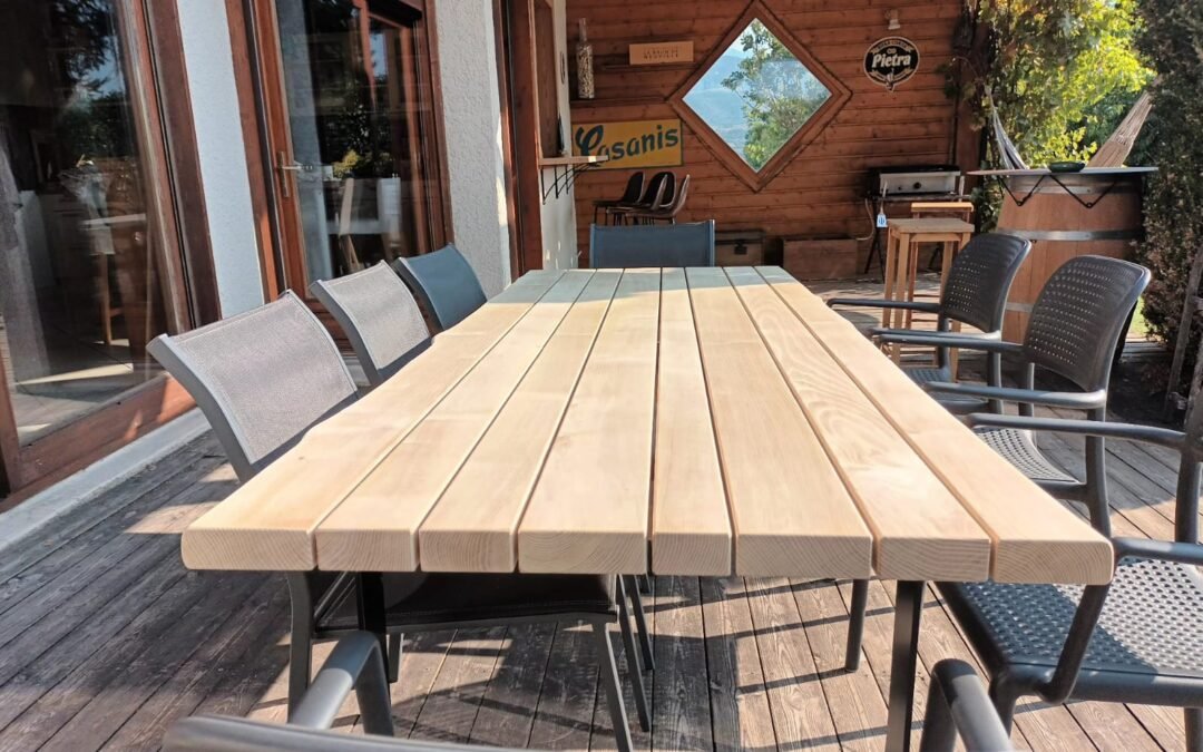 Table extérieure en robinier